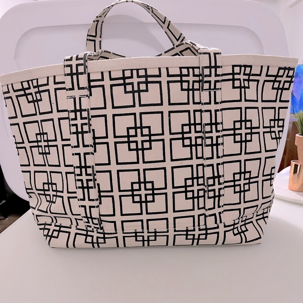 New canvas tote bag in black & ivory geometric design. Great for beach! NWOT.